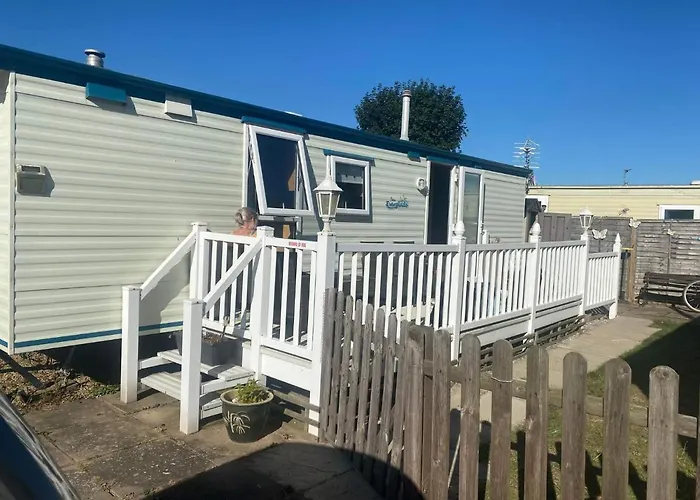 Pet Friendly Holiday Caravan Sleeps 5