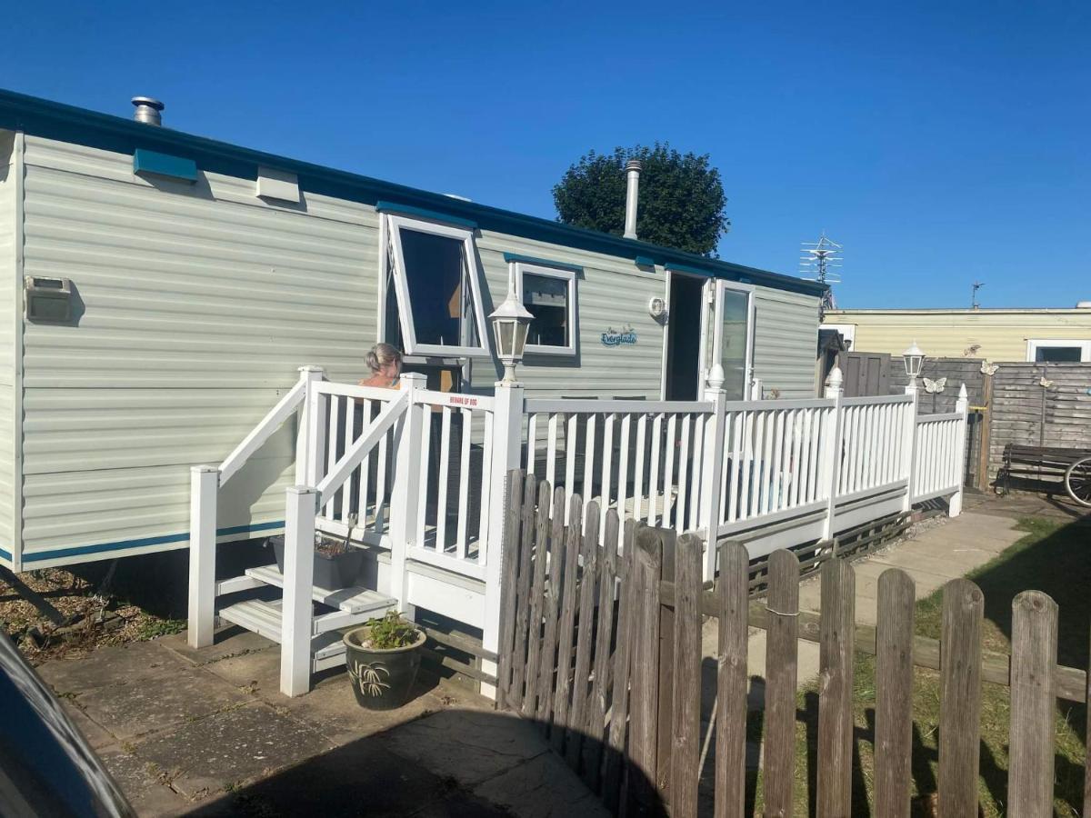 Pet Friendly Caravan Sleeps 5 Hemsby