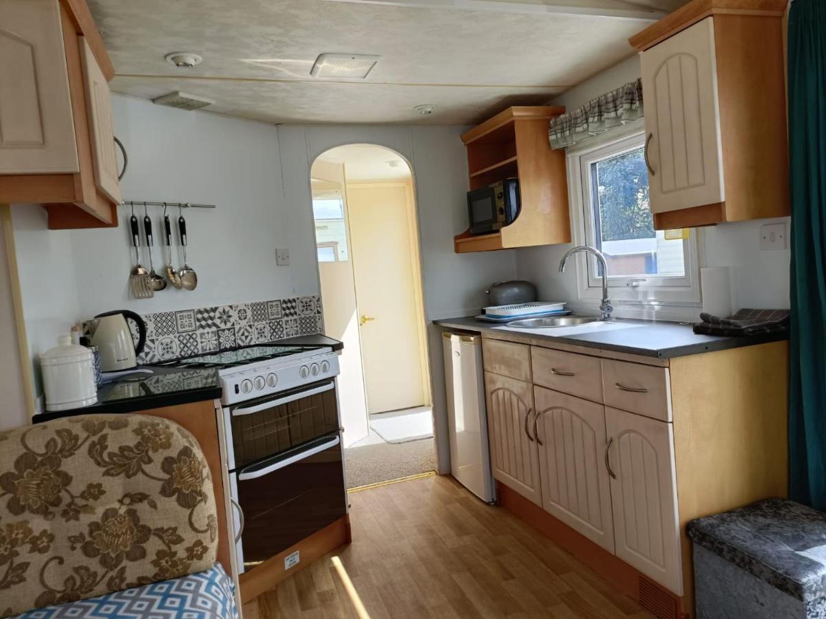 Pet Friendly Caravan Sleeps 5 Campsite Hemsby